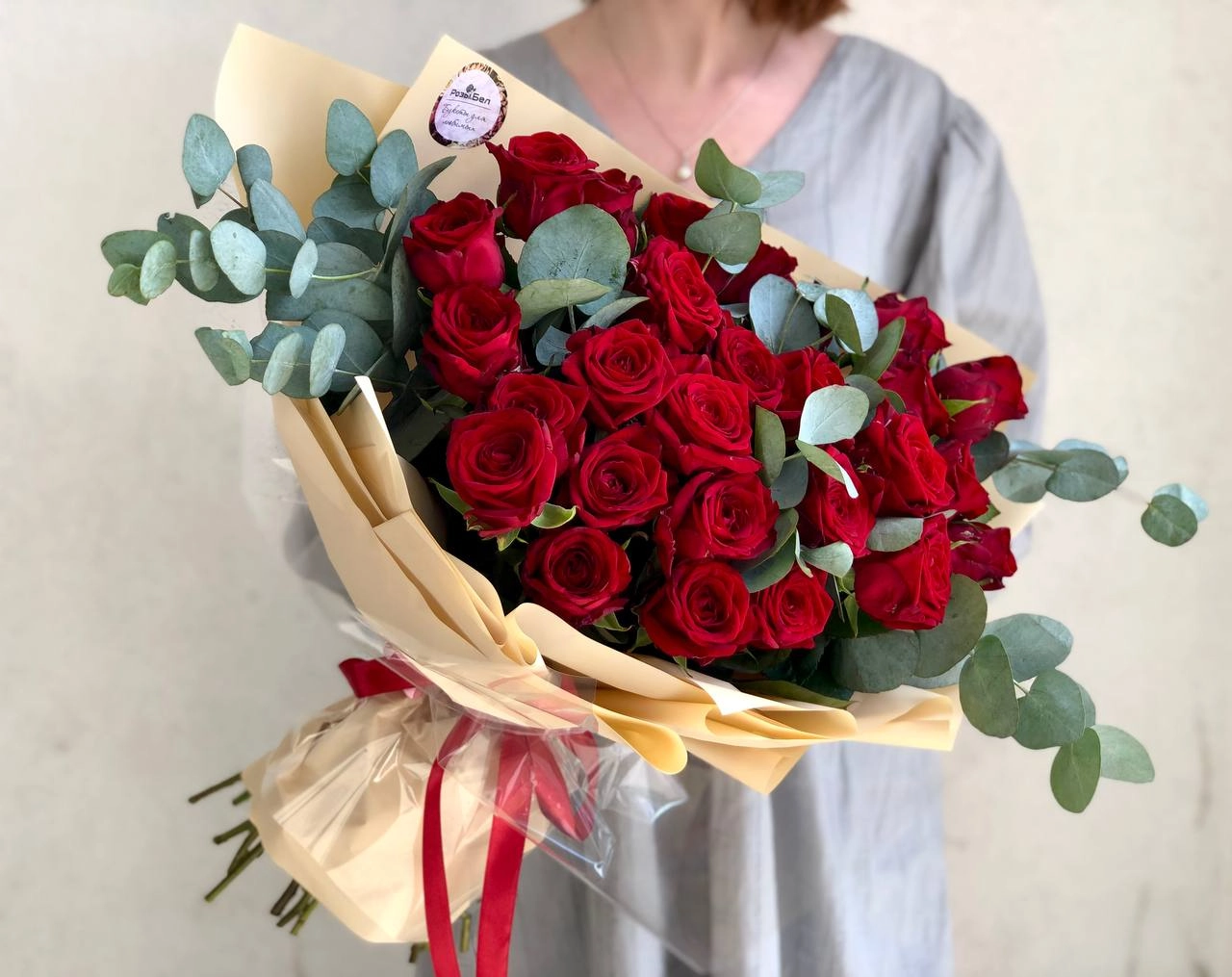 Картинка Букет из 25 красных роз "Лондон" 50 см