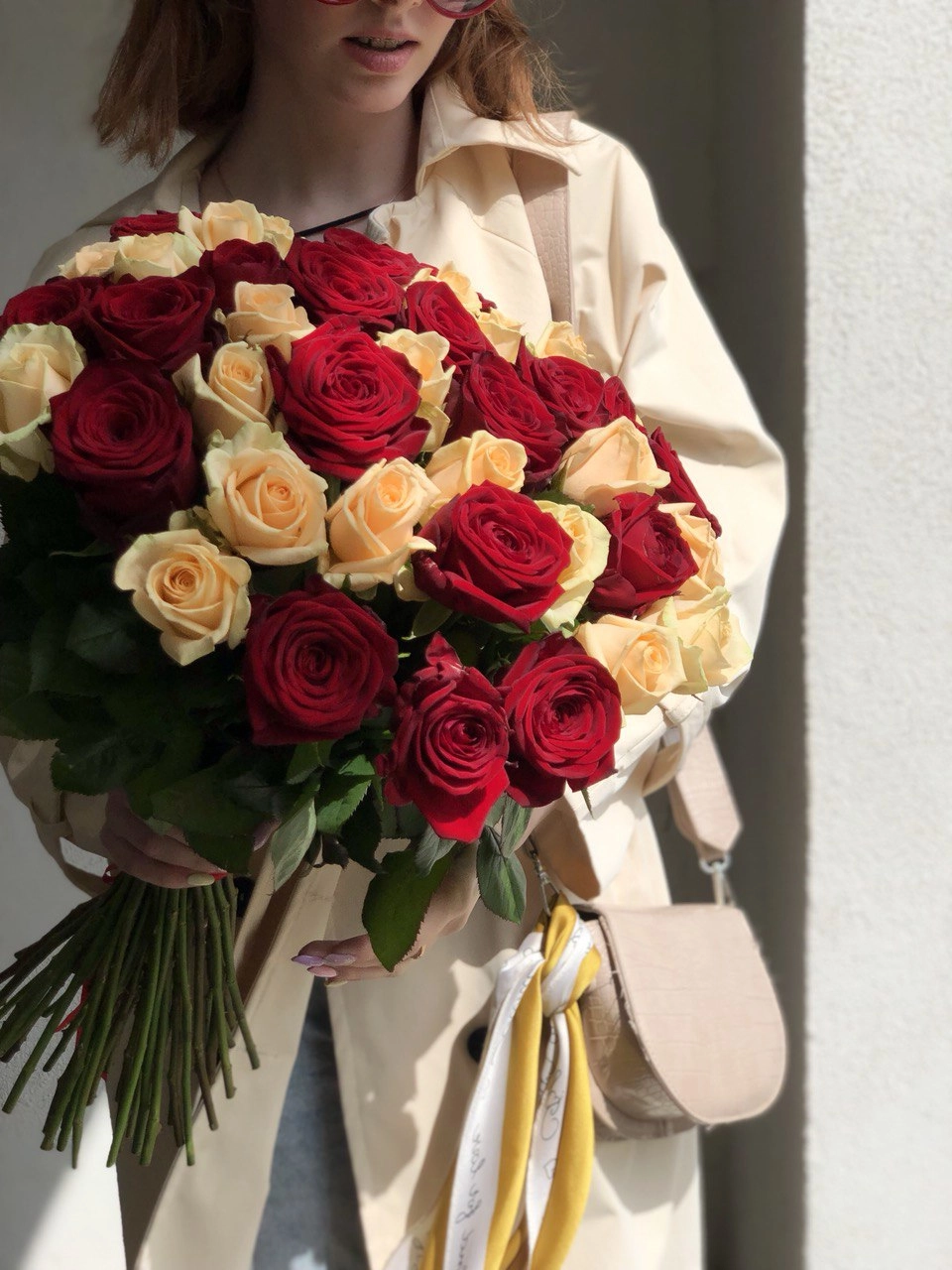 Картинка Букет из 51 розы "Смешение чувств" 40 см