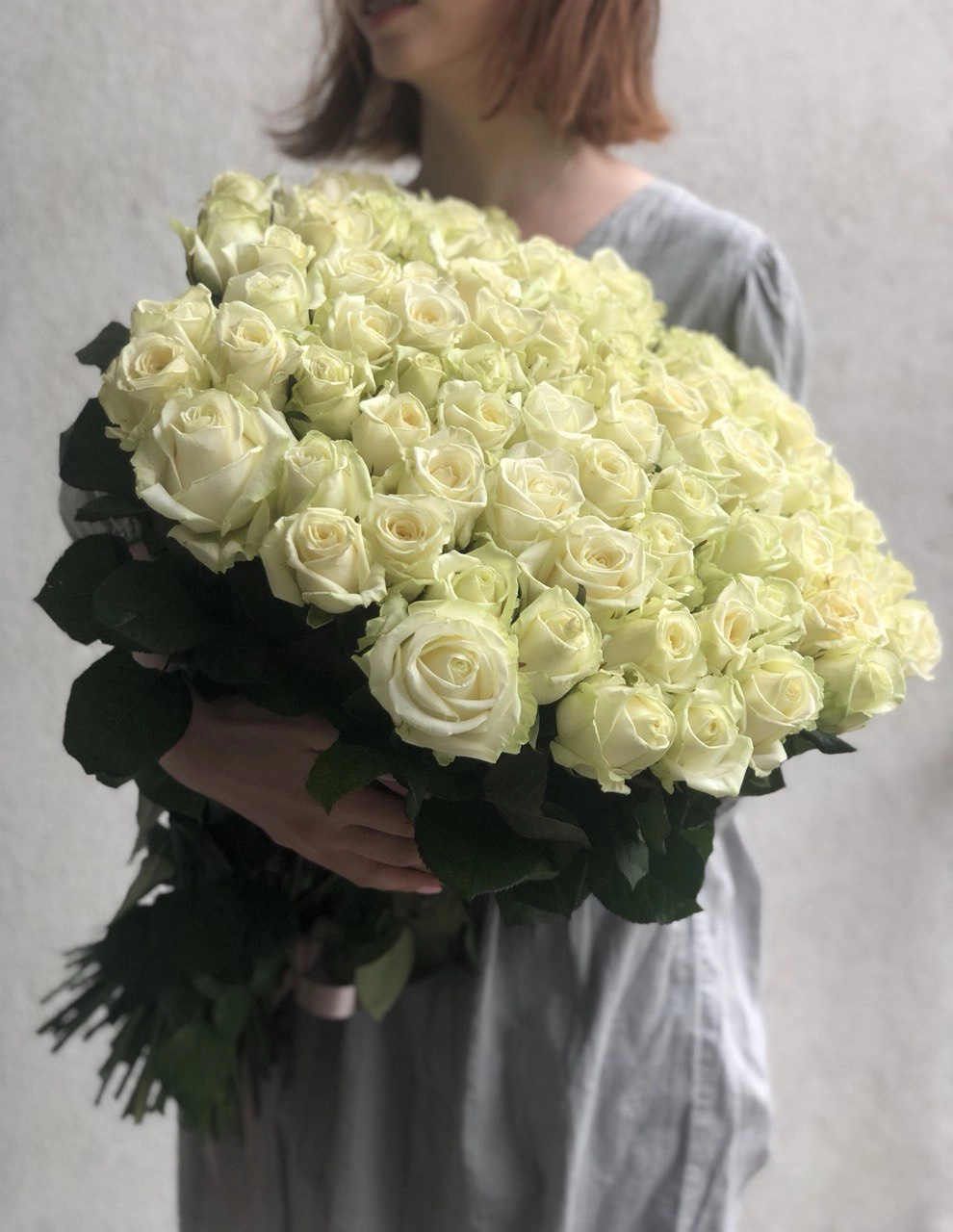 Картинка Букет из 101 белой розы "Аваланж" 60 см