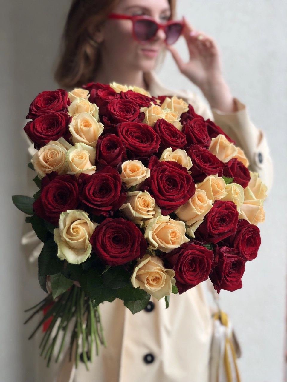 Картинка Букет из 51 розы "Смешение чувств" 50 см