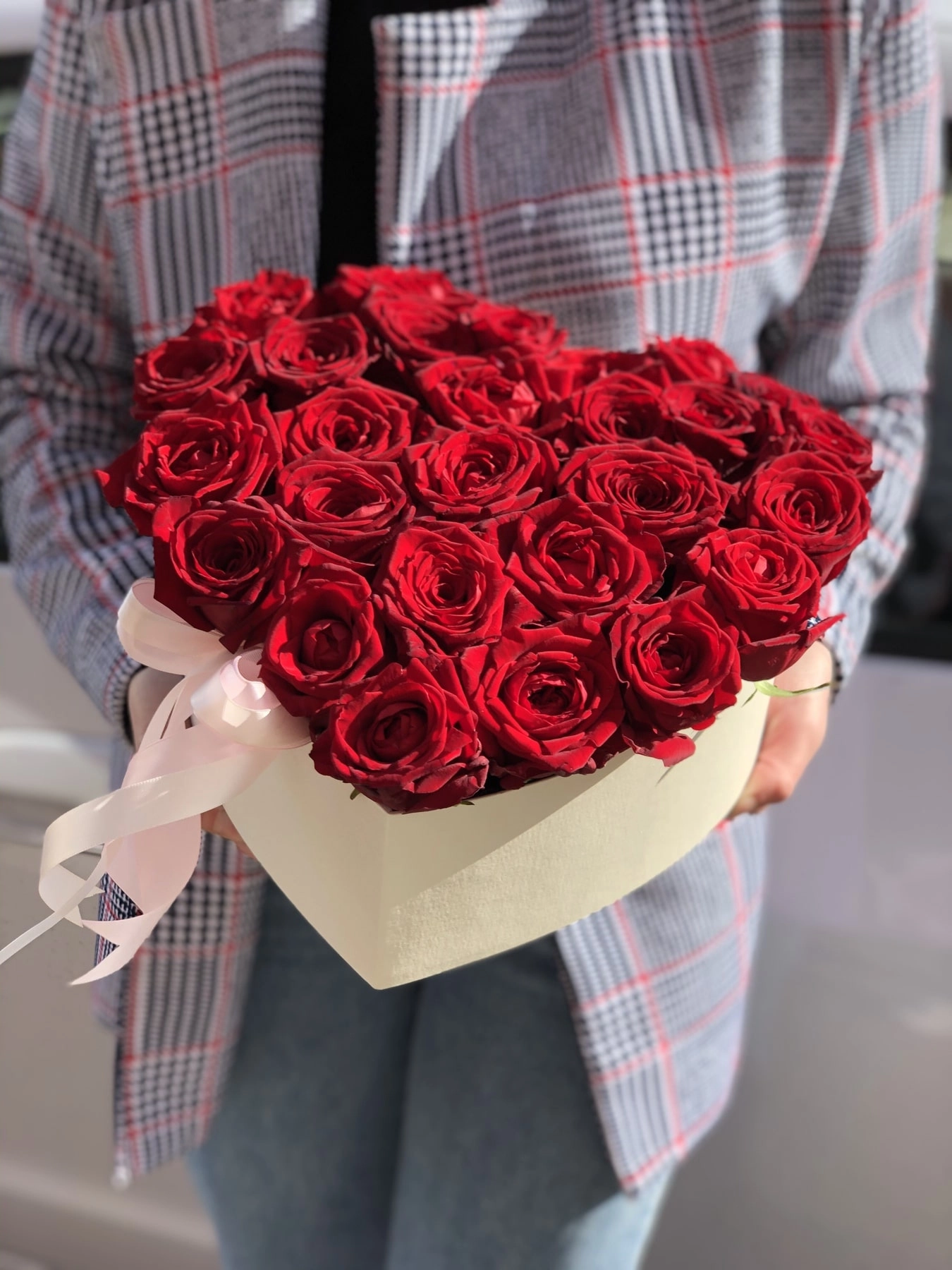 Картинка Композиция  "Love is" из 23 роз