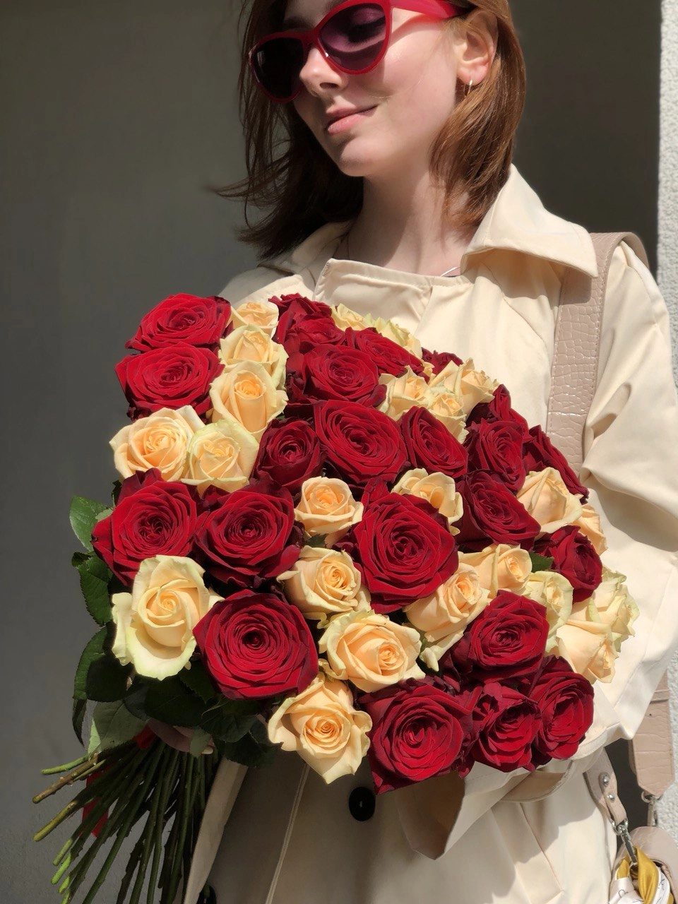 Картинка Букет из 51 розы "Смешение чувств" 40 см