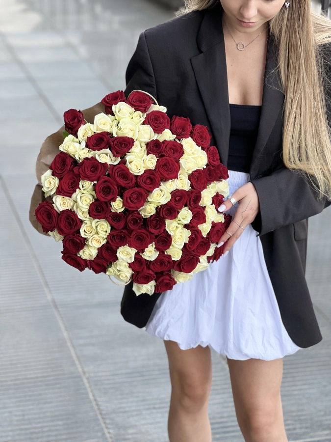 Картинка Букет из 75 роз "Монро" 40 см