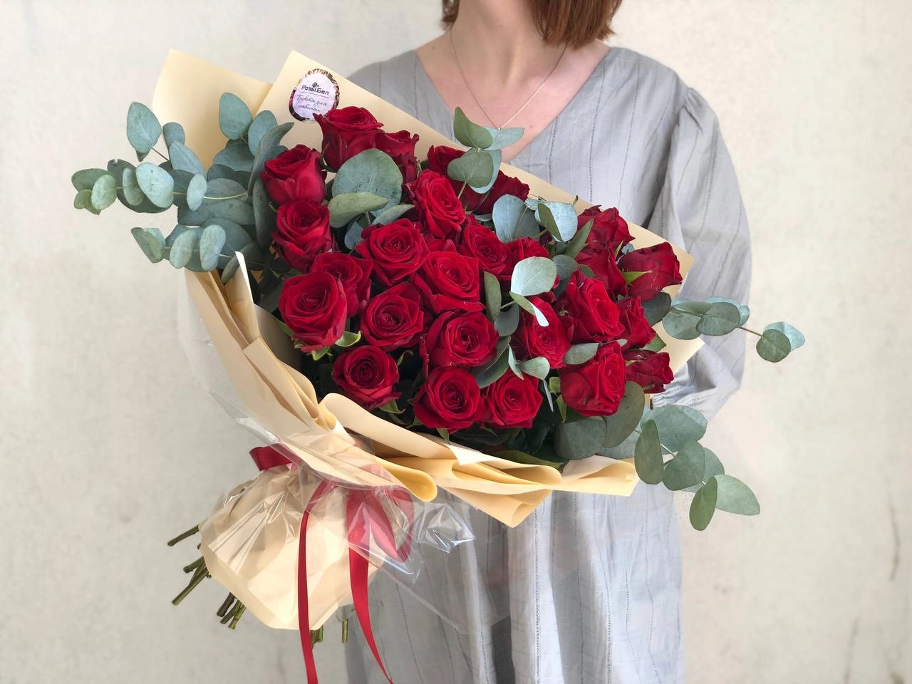 Картинка Букет  из 25 красных роз "Лондон" 40  см