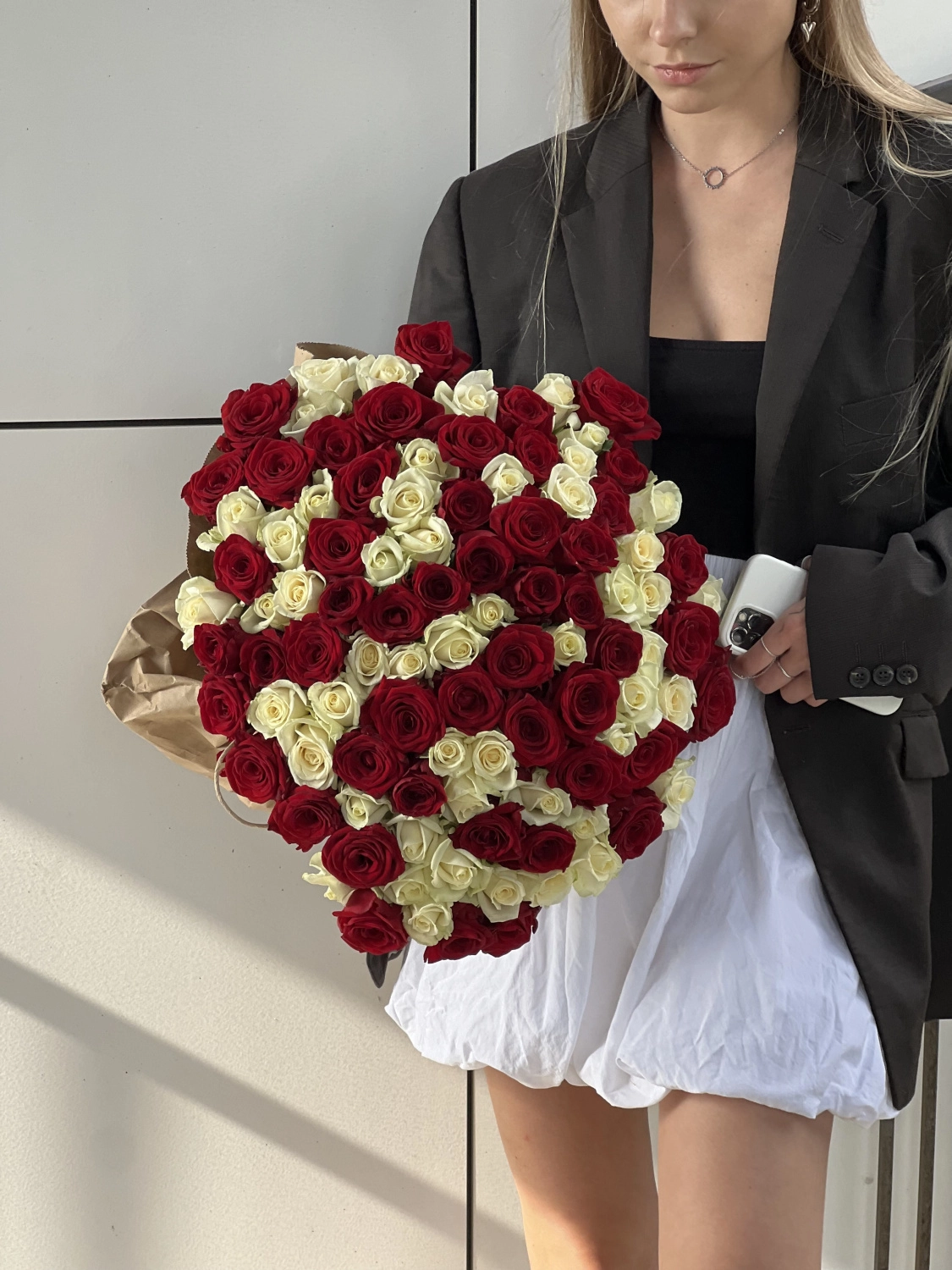 Картинка Букет из 75 роз "Монро" 40 см