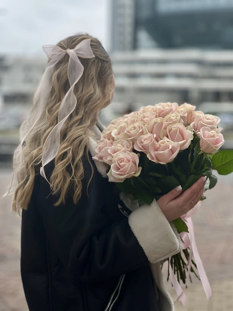 Картинка Букет  из 15 роз "Ванильный вечер" 50 см