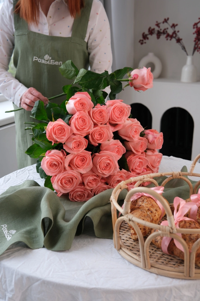 Картинка Букет из 25 роз "Лизбет" 60 см