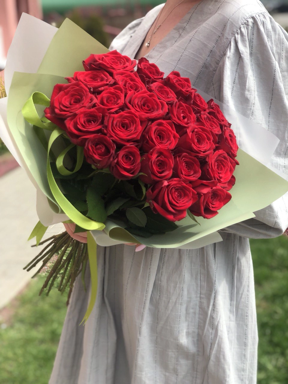 Картинка Букет из 25 роз "Престиж" 50 см