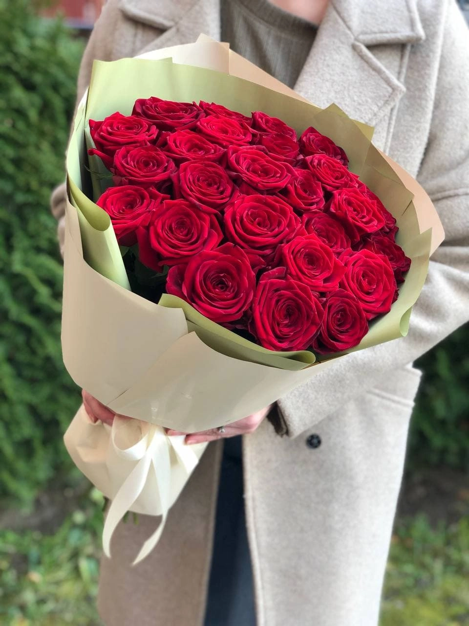 Картинка Букет  из 25 красных роз "Нелли" 40 см