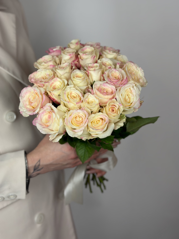 Картинка Букет из 25 роз "Фиеста" 40см Китай